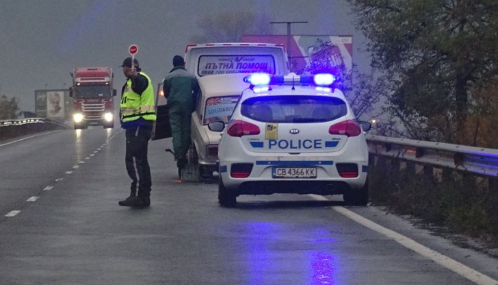 Временно се ограничава движението в двете посоки в района на Раданово