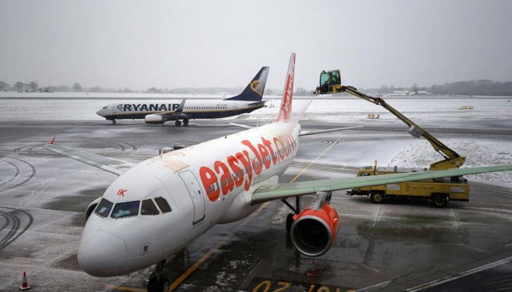 Стотици хора са блокирани на летищата Станстед и Лутън