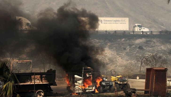 Над 230 000 жители са евакуирани от Лос Анджелис и района Над 230 000 жители са евакуирани от Лос Анджелис и района