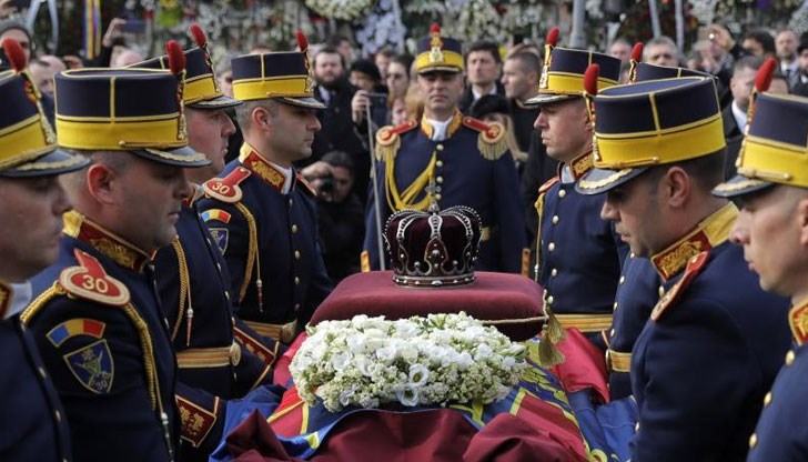 Кралски особи и хиляди румънци изпращат краля в последния му път