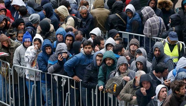 ЕС и Турция сключиха две споразумения, през 2015 и 2016 година, според които Брюксел се задължи да изплати около 6 милиарда евро на Анкара ЕС и Турция сключиха две споразумения, през 2015 и 2016 година, според които Брюксел се задължи да изплати около 6 милиарда евро на Анкара