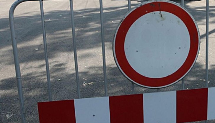 Шофьорите изчакват на място да се освободи движението Шофьорите изчакват на място да се освободи движението