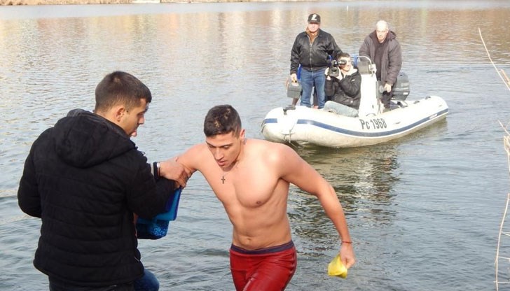 Стотици русенци подкрепиха младият русенец, който събра над 3 000 лева за малката Мартина