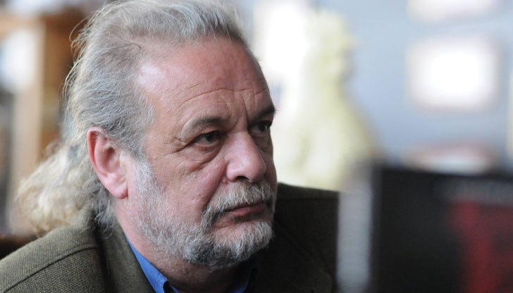 Дотук го докарахте с това послушание и с "Бойко поне не е комунист..."