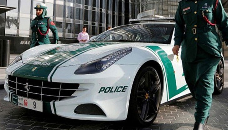 Дубай поощрява внимателното шофиране, като съвестните шофьори получават подаръци от местното полицейско управление