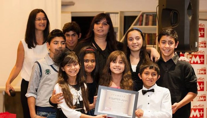 Младата жена е втора майка за тях вече четири години