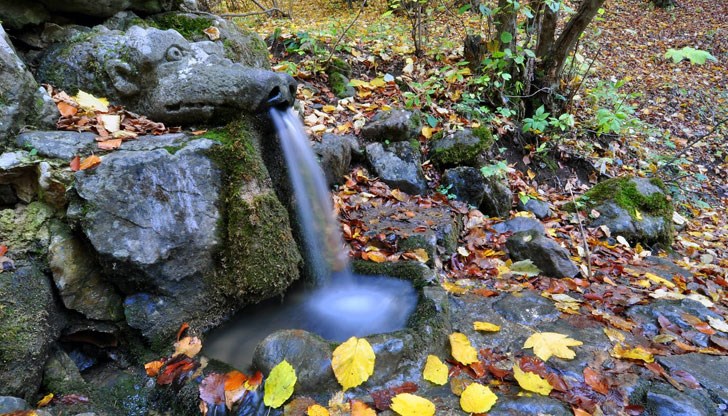 Ако пред нея застане грешен човек тя тече едва-едва. Но изправи ли се праведен тогава потича с буйна сила