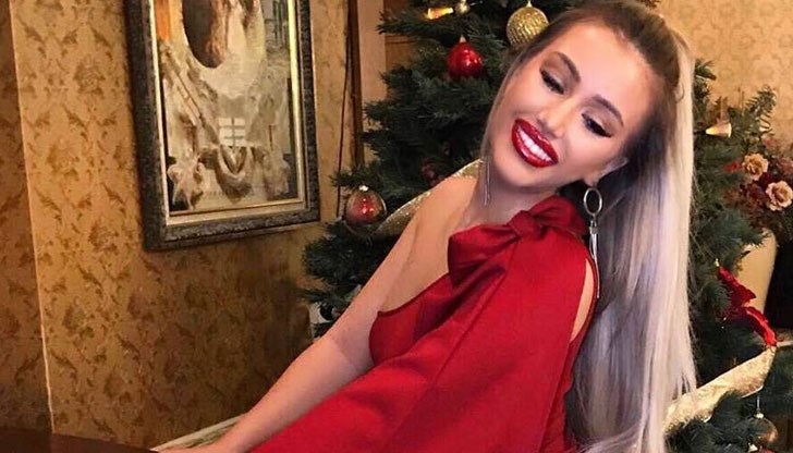 Гери-Никол често рекламира рокли в профила си във Фейсбук