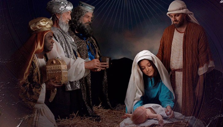 Тя се пее на 300 езика и диалекта и е символ на коледния дух за милиони хора по света Тя се пее на 300 езика и диалекта и е символ на коледния дух за милиони хора по света