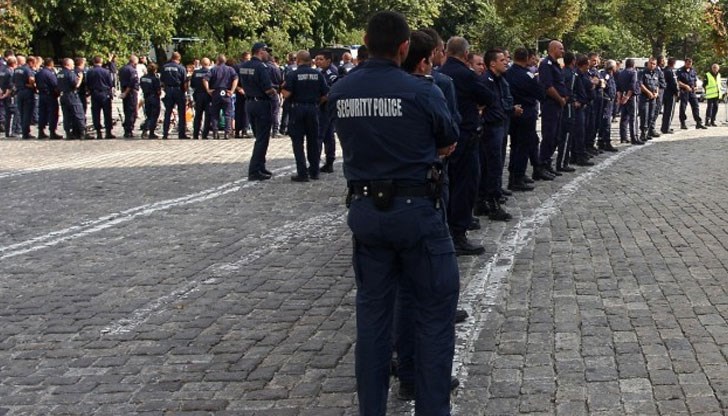 Униформените ще получат по 480 лева