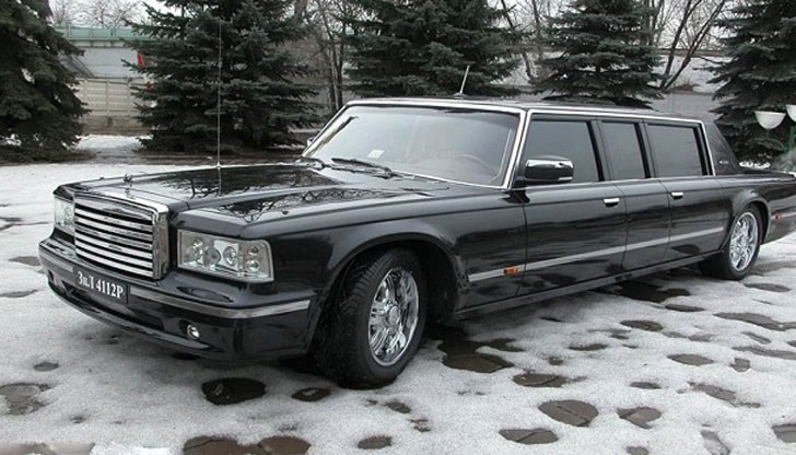 Трудно ми е да си представя, че има здравомислещ колекционер в света, който би извадил за това нещо 70 млн. рубли, но пък любовта към комунизма и култът към Путин правят чудеса