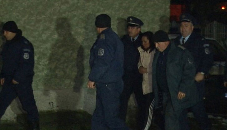 Майката на момиченцето, която беше задържана веднага след трагедията, не е обвинена в убийство, а че оставила детето само