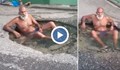Старец си направи джакузи от дупка на пътя