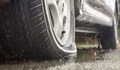 Кола осъмна с нарязани гуми в квартал "Възраждане"