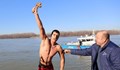 Теодор извади Богоявленския кръст от водите на река Дунав