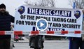 Полицаите посрещат евроделегатите с протестни плакати
