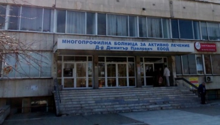 Д-р Иво Караджов е бил нападнат от разгневени близки на пациент Д-р Иво Караджов е бил нападнат от разгневени близки на пациент