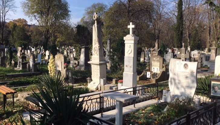 Не оставяйте подавки на гроба на мъртвия - те не са за него Не оставяйте подавки на гроба на мъртвия - те не са за него