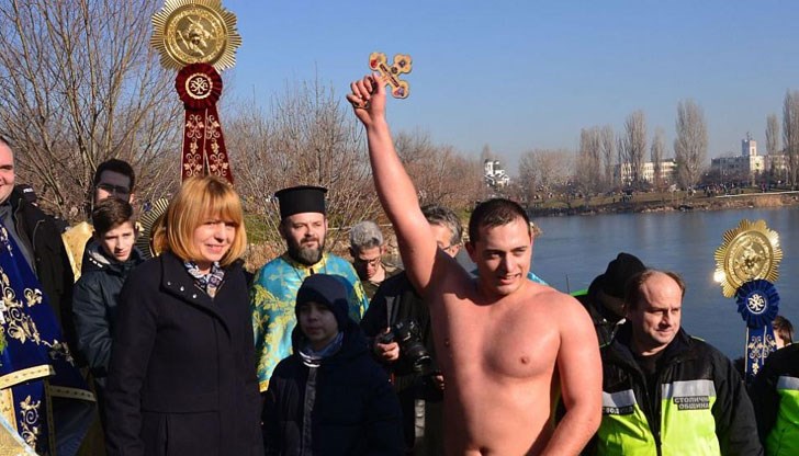 20-годишният Александър приема борбата с рака като своя лична кауза