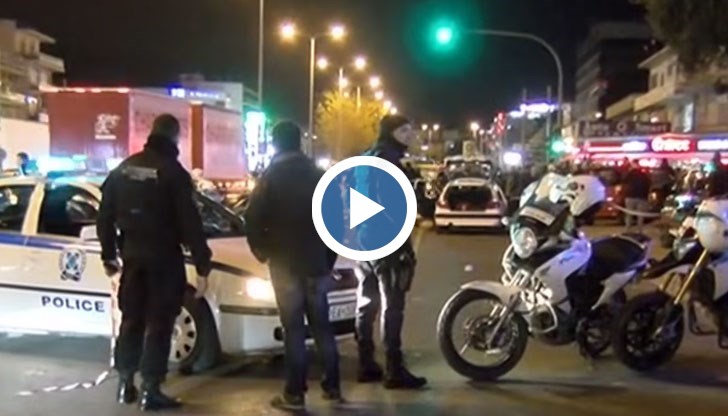 Районът е отцепен от полицаи, а властите издирват откраднатия хеликоптер