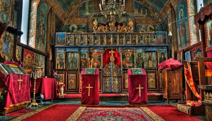 Свещеници искат във всеки храм да има стая за кърмене Свещеници искат във всеки храм да има стая за кърмене