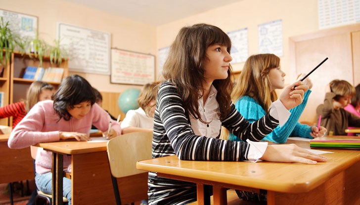 Стипендии вече ще получават учениците от 8 клас Стипендии вече ще получават учениците от 8 клас