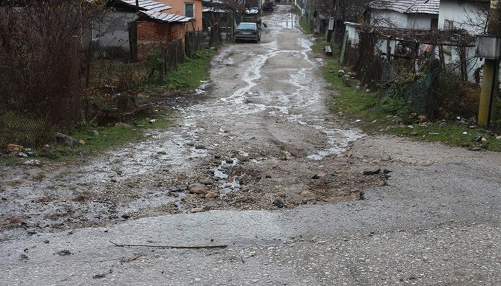 Войната за паркиране очевидно навлиза и по селата /Снимката е илюстративна/