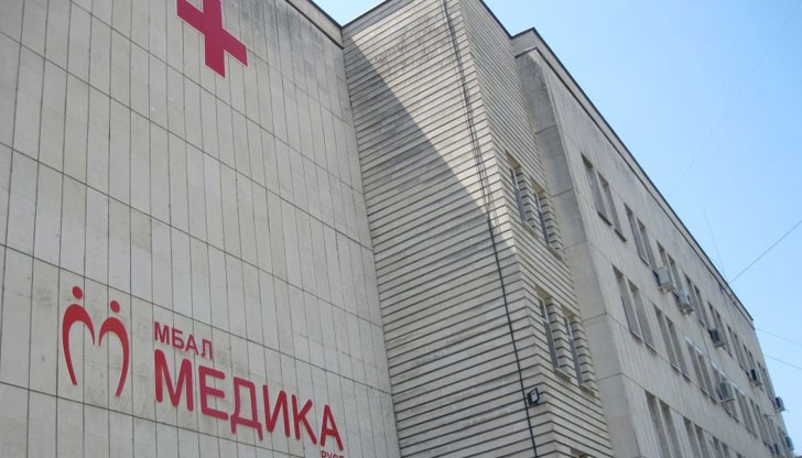 Пострадалият е транспортиран до лечебното заведение от екип на Спешна помощ