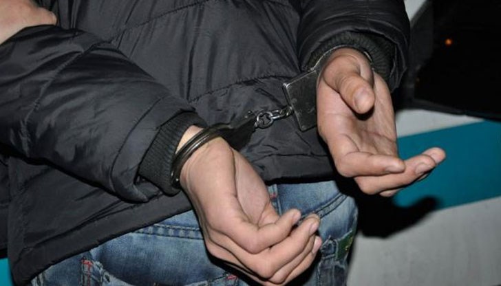 Пострадалият МВР служител е откаран в областната болница във Велико Търново в безсъзнание и с комоцио Пострадалият МВР служител е откаран в областната болница във Велико Търново в безсъзнание и с комоцио