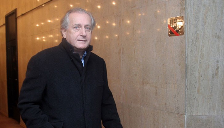 Операцията е била проведена от корифея на коленната хирургия доц. д-р Тони Георгиев