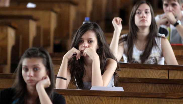 Финансовата подкрепа се изразява в гарантиране на главницата и лихвите по кредитите им