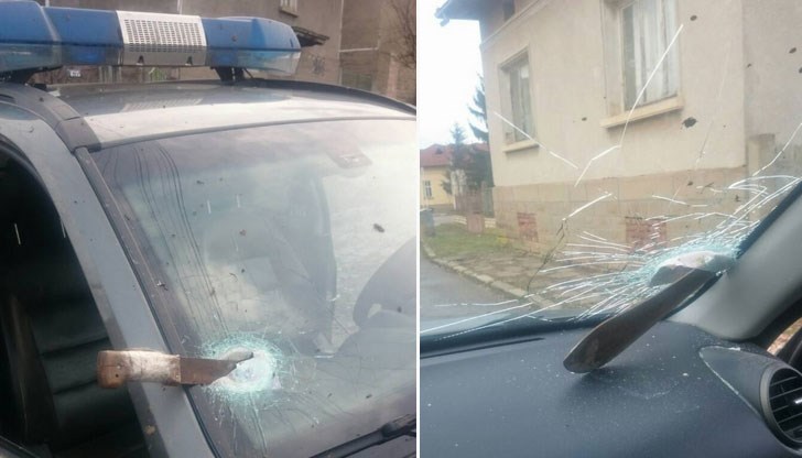 Ромите били въоръжени с брадви, мачете и моторни триони