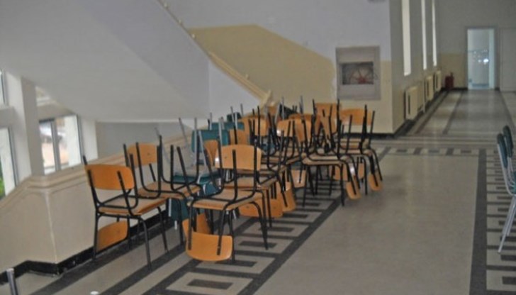 В много училища в страната няма да има учебни занятия, съобщиха от МОН В много училища в страната няма да има учебни занятия, съобщиха от МОН