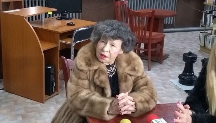 Над 400 души уважиха премиерата на нейната книга „Добър вечер, Столетие мое”