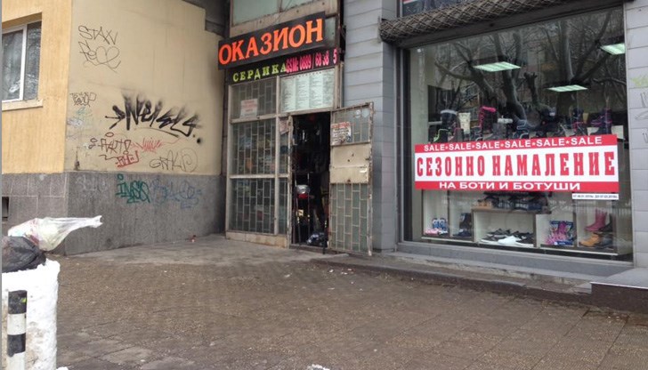 Тротоарът е освободен и няма нито една извадена вещ