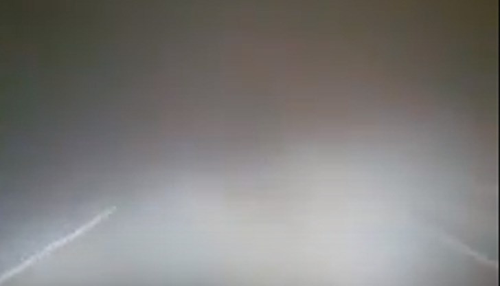 Движението в опасния участък е силно затруднено поради лошата видимост Движението в опасния участък е силно затруднено поради лошата видимост