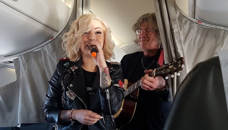 Пътниците се чудят дали не са жертва на скрита камера