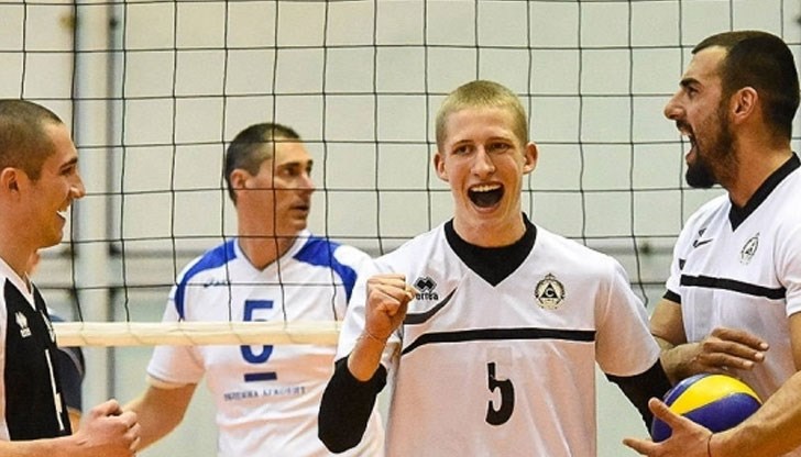 Волейболният отбор взе в редиците си разпределителят Константин Нечев Волейболният отбор взе в редиците си разпределителят Константин Нечев
