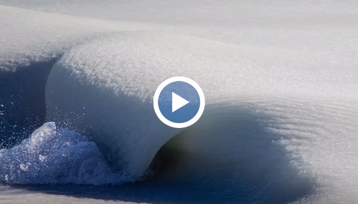 Вълните се превърнаха в гъста маса от лед