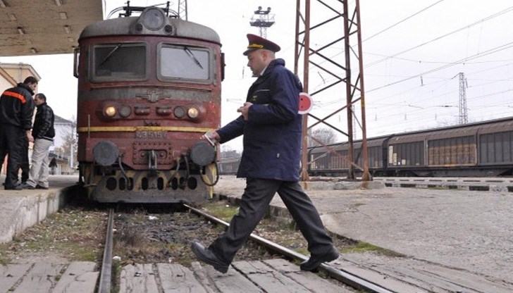 Жесток удар, тялото е разчленено, тук влакът се движи със 100 км/ч /Снимката е илюстративна/ Жесток удар, тялото е разчленено, тук влакът се движи със 100 км/ч /Снимката е илюстративна/