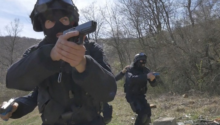 Отряд "Кобра" не са обучени на „следотърсене в гори”