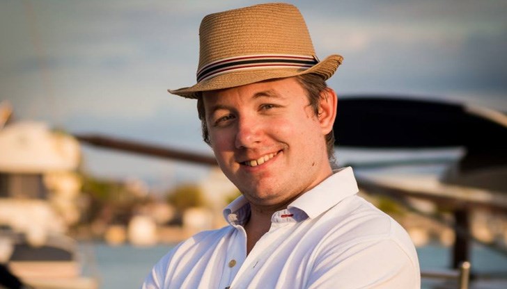 Обвинявал ги, че ползват "авторски" снимки, за които трябвало да платят хиляди евро