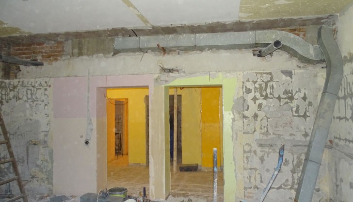 Вече месец тече ремонтът на новия дом на отделението в блок „Б“ на Главния корпус