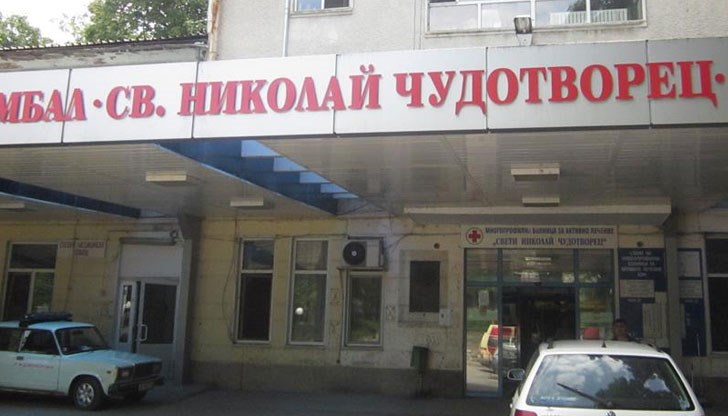 Жената е в болница, има счупени ребра, отстранен е и далакът й