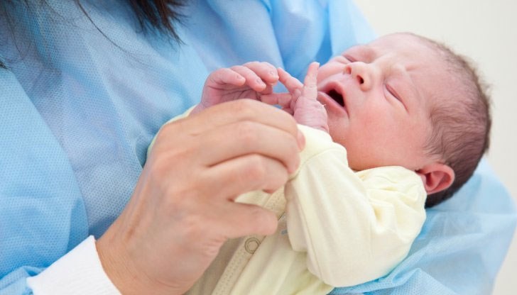 Момиченцето тежи едва 1 800 грама / Снимката е илюстративна