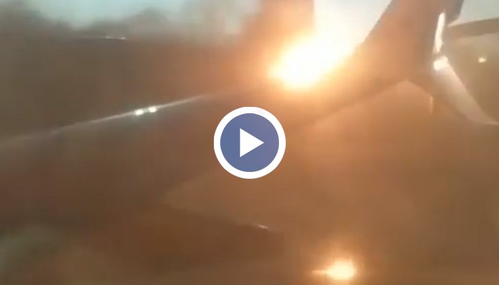 Ударът между самолетите довел до пожар