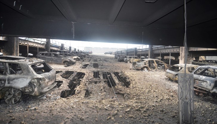 Кадри, разпространени от пожарната служба, разкриха пълното унищожение от температура до 1000 градуса