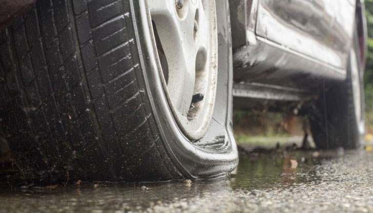 Пострадлия шофьор е бил паркирал колата на паркинг до гаражни клетки на улица "Капитан Маринов"