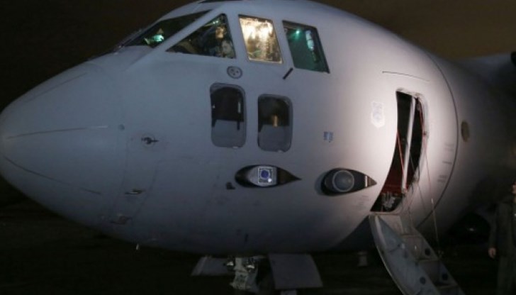 На самолета са нанесени материални щети