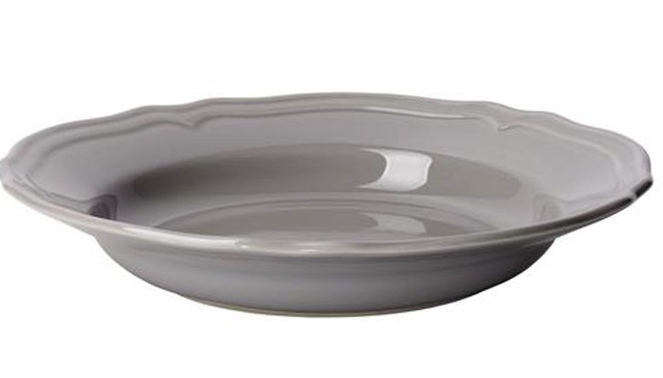 На Нова година се прибрал почерпен и жена му го ударила с чиния в слепоочието